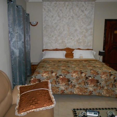 Agla Hotel Lome Ngoại thất bức ảnh