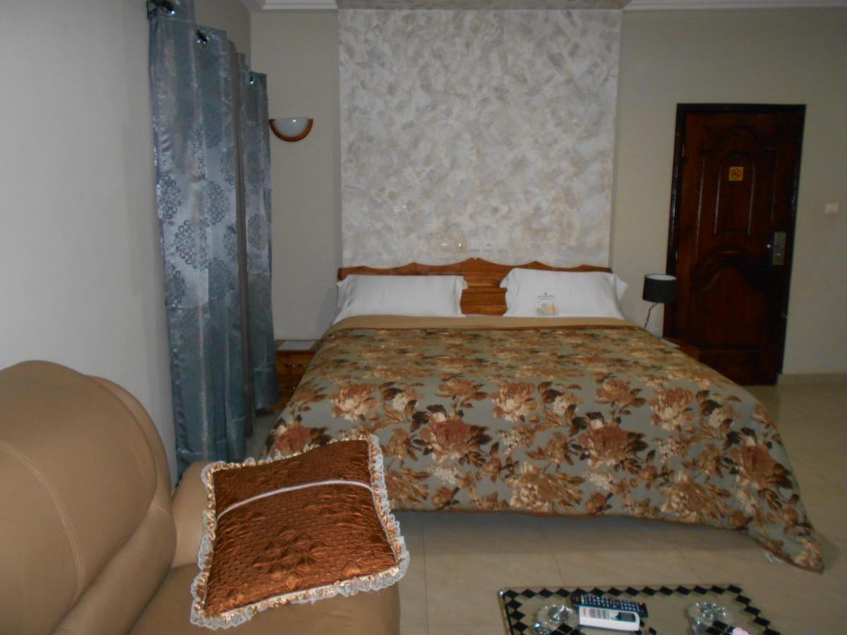 Agla Hotel Lome Ngoại thất bức ảnh