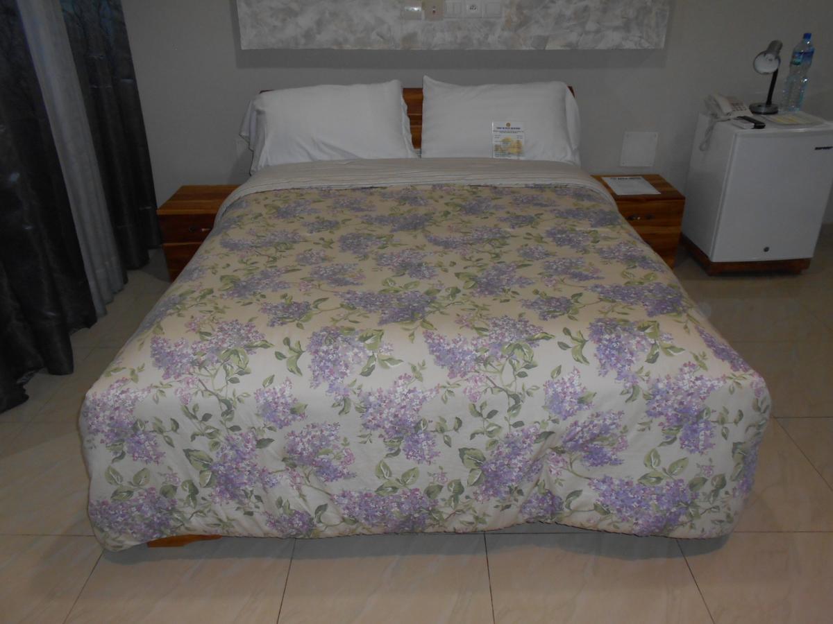 Agla Hotel Lome Ngoại thất bức ảnh