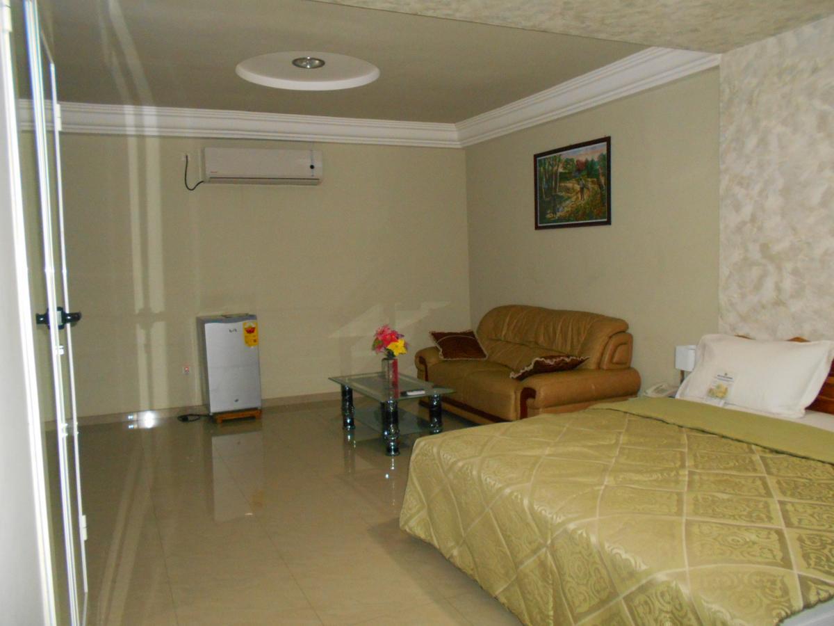Agla Hotel Lome Ngoại thất bức ảnh