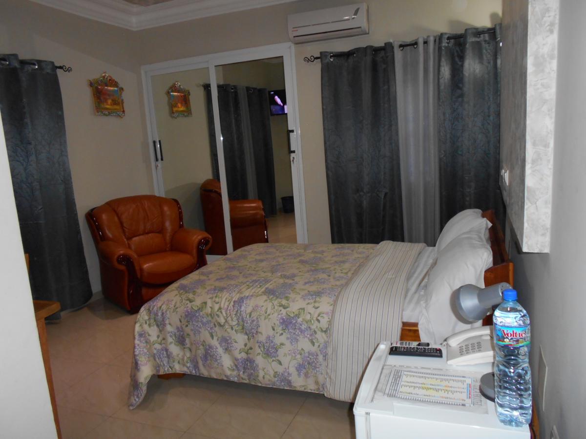 Agla Hotel Lome Ngoại thất bức ảnh