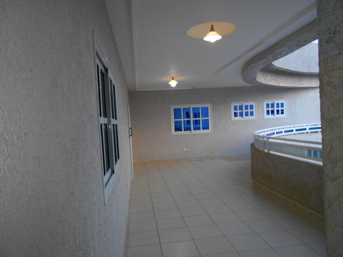 Agla Hotel Lome Ngoại thất bức ảnh